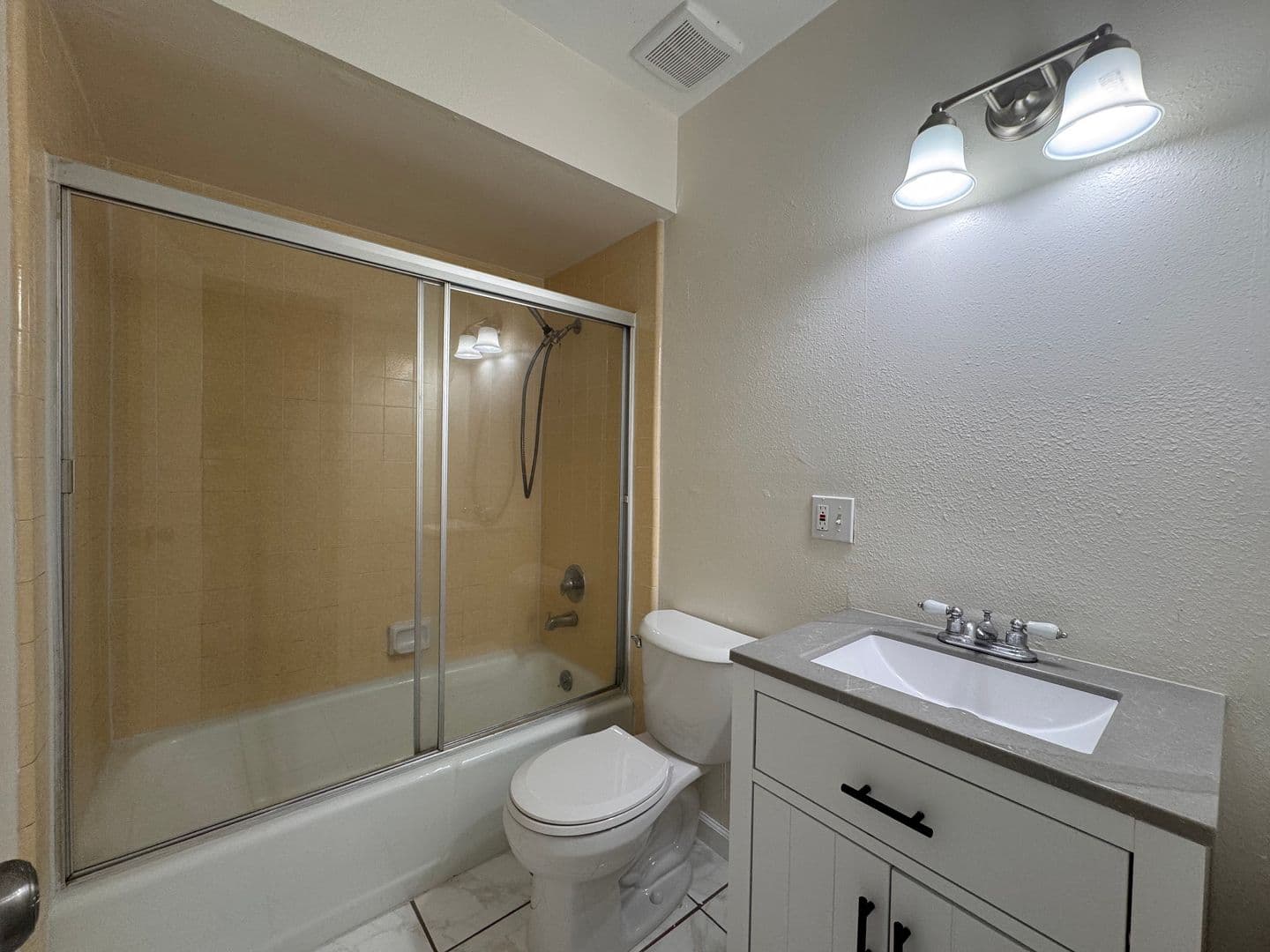 Bakersfield Apartment: 4400 Tierra Verde St.