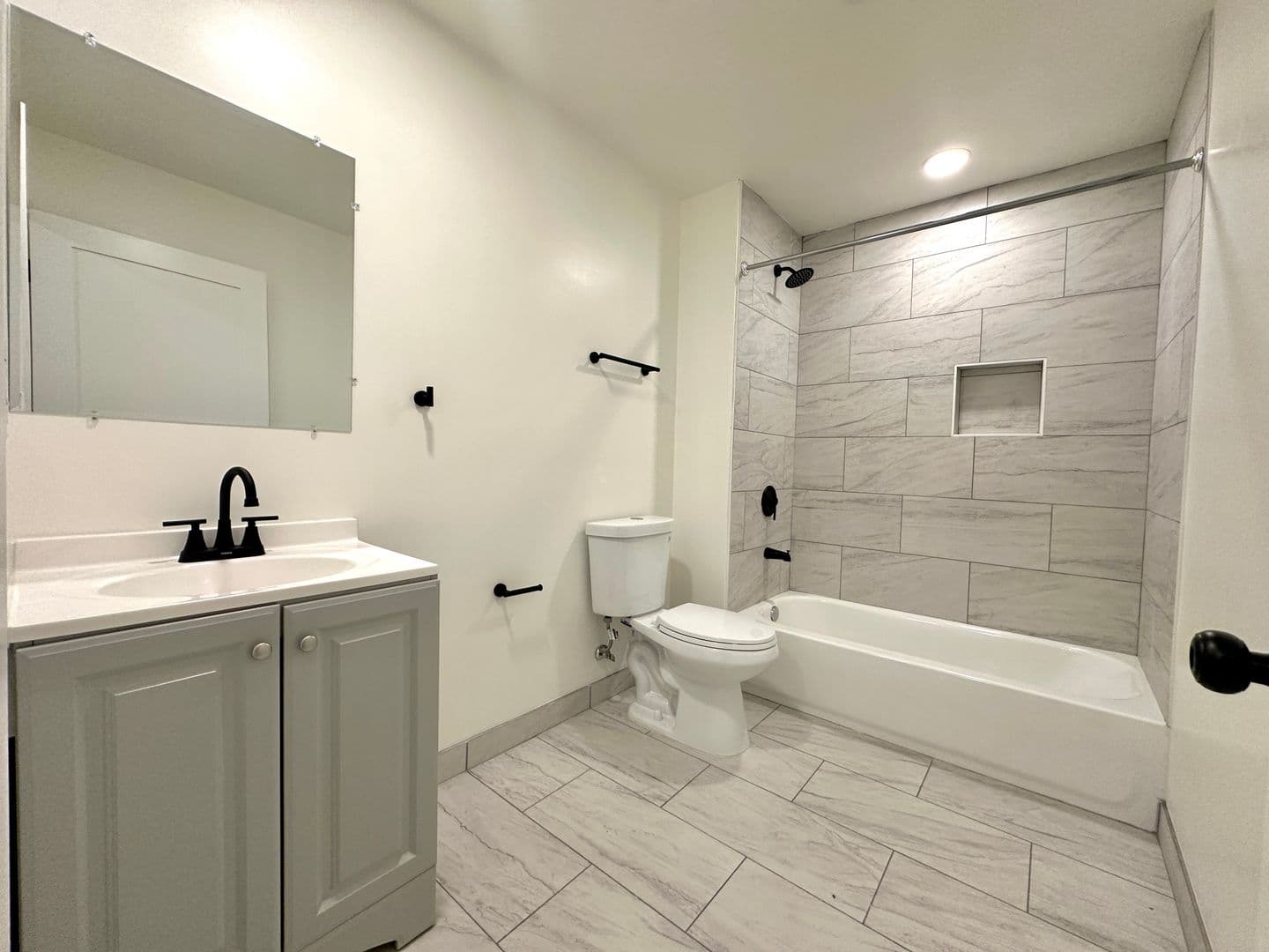 Los Angeles Apartment: 1412 1/2 N Hazard Ave