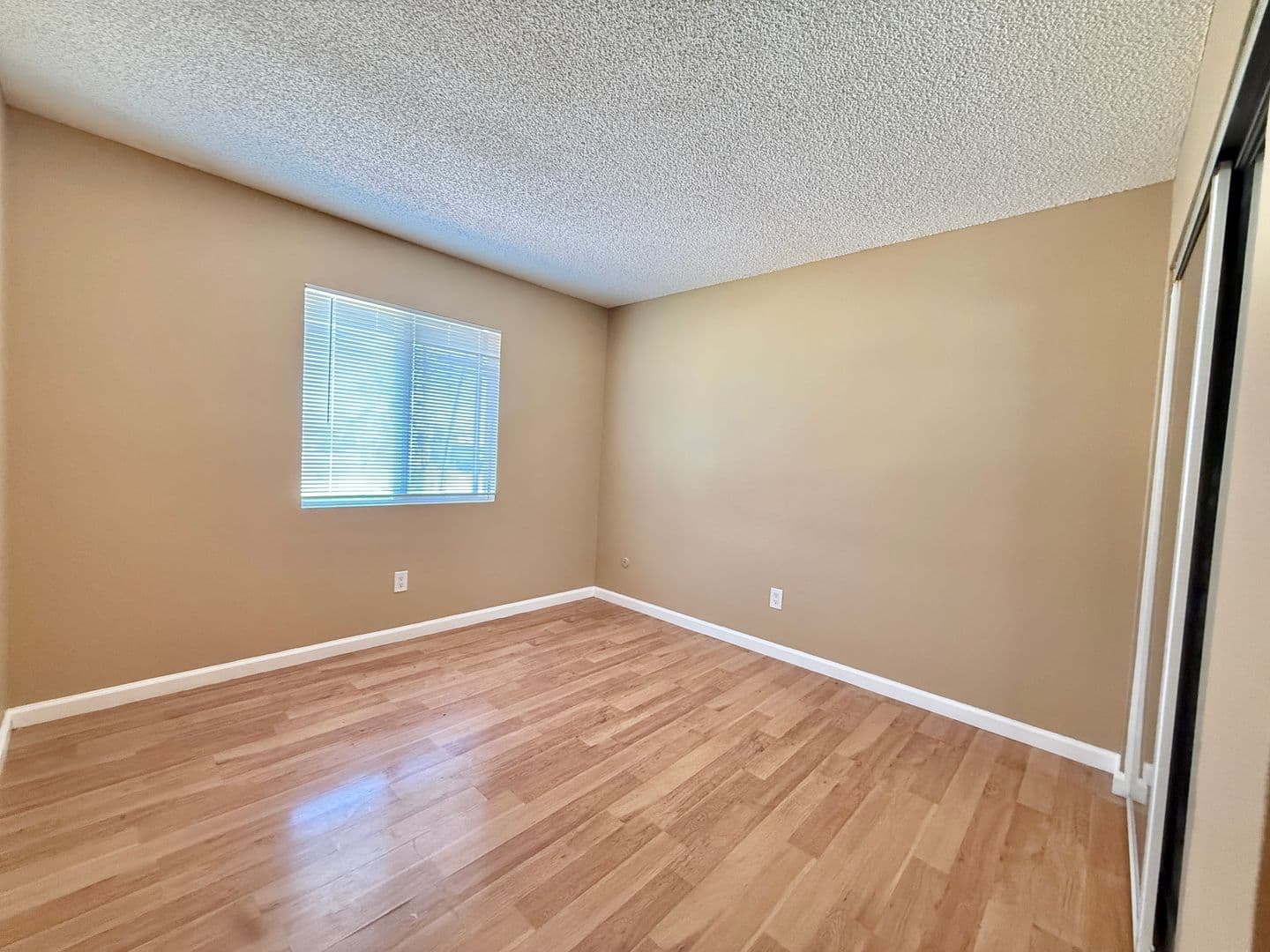 Riverside Apartment: 5748 Tilton Ave.