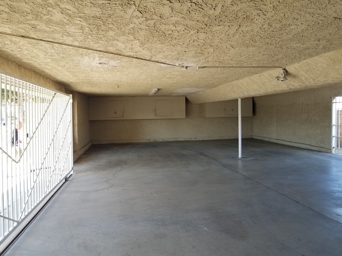 Anaheim Apartment: 301 E. Mills Dr.