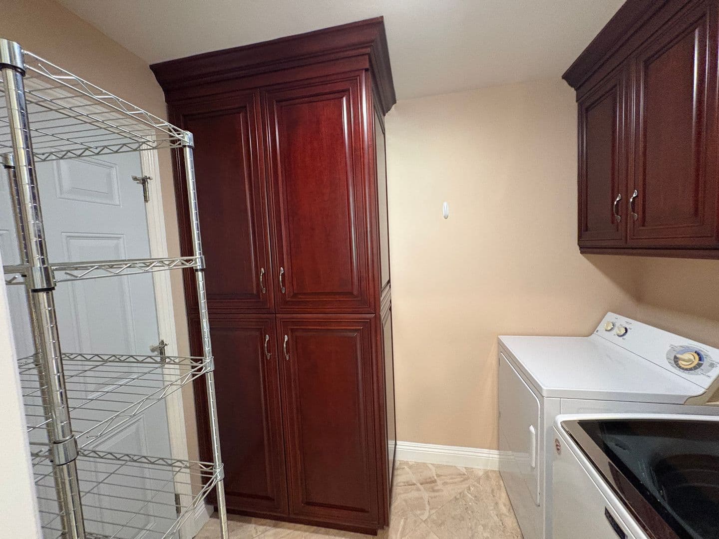 Granada Hills House: 12130 Rahn Ave