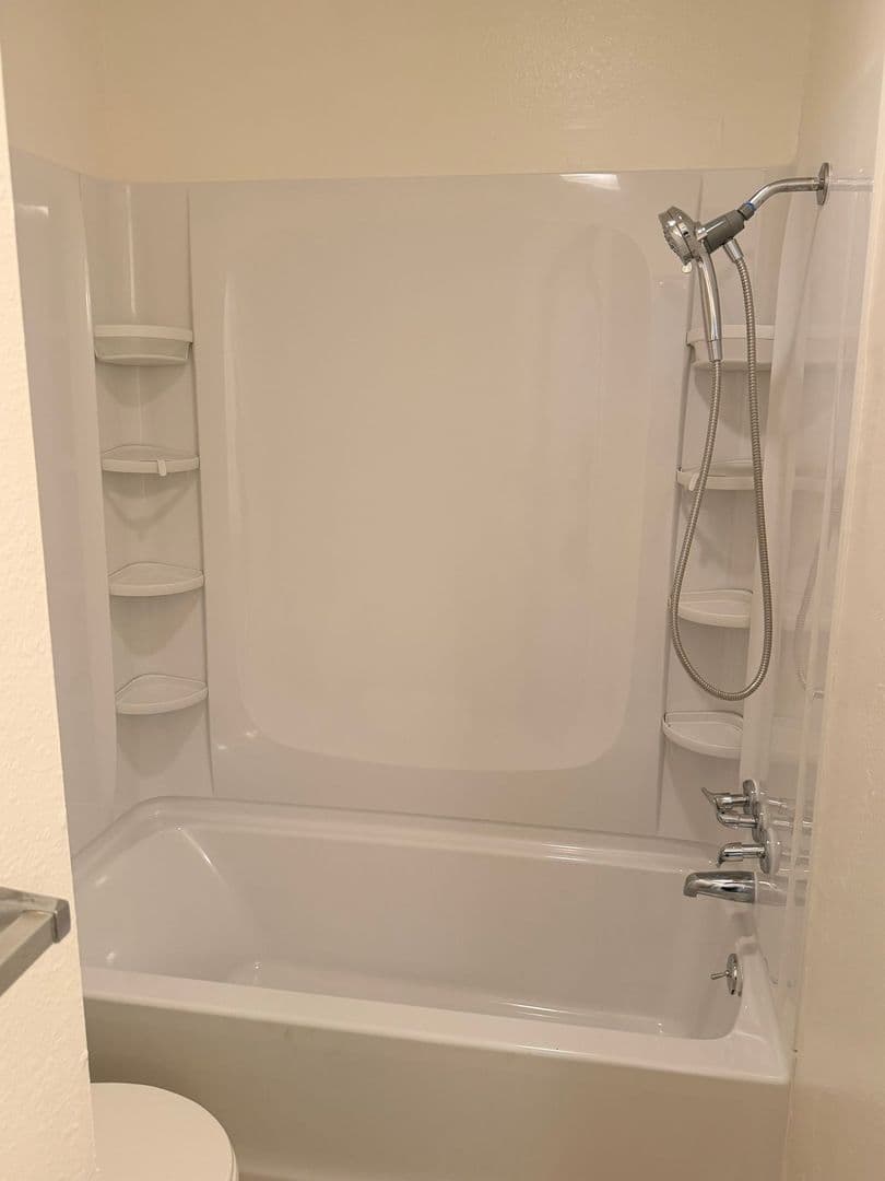 Shafter Apartment: 615 Kern St.