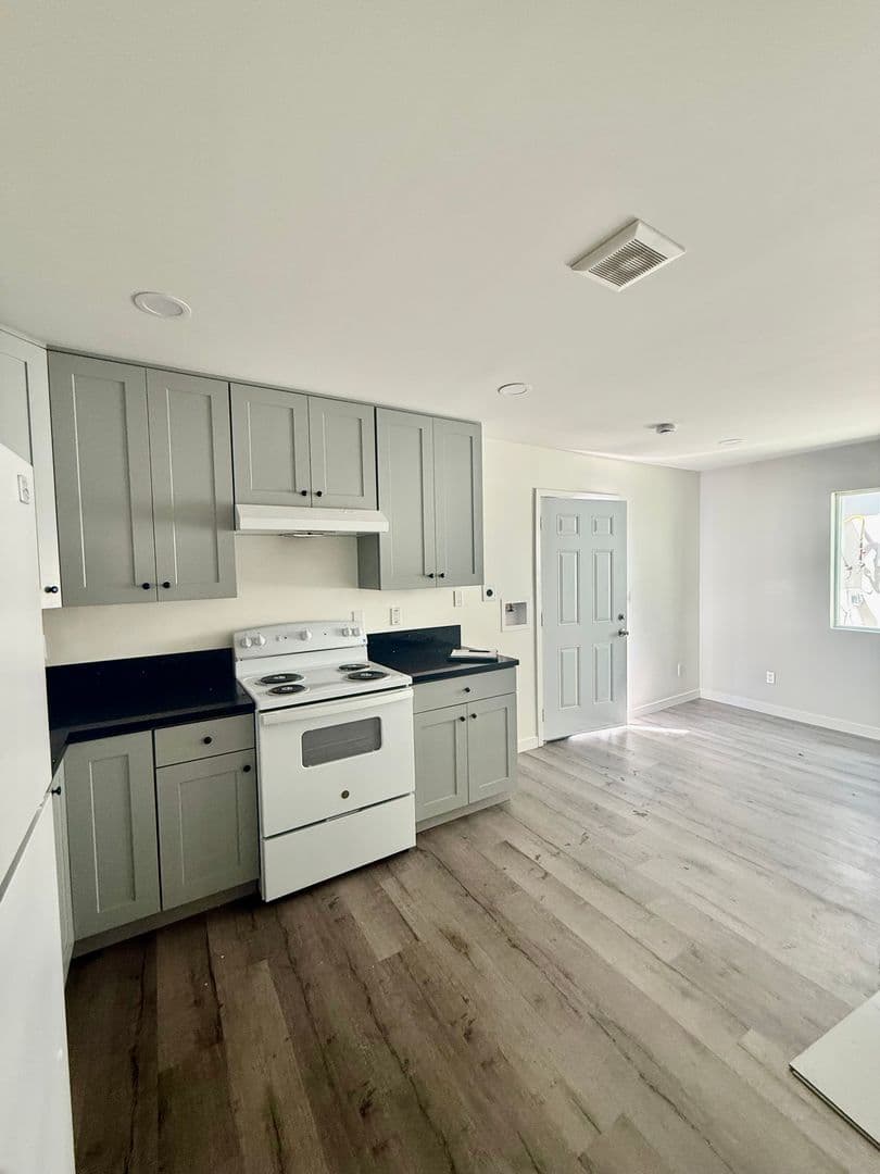Los Angeles House: 5840 Denver Ave  - 5840