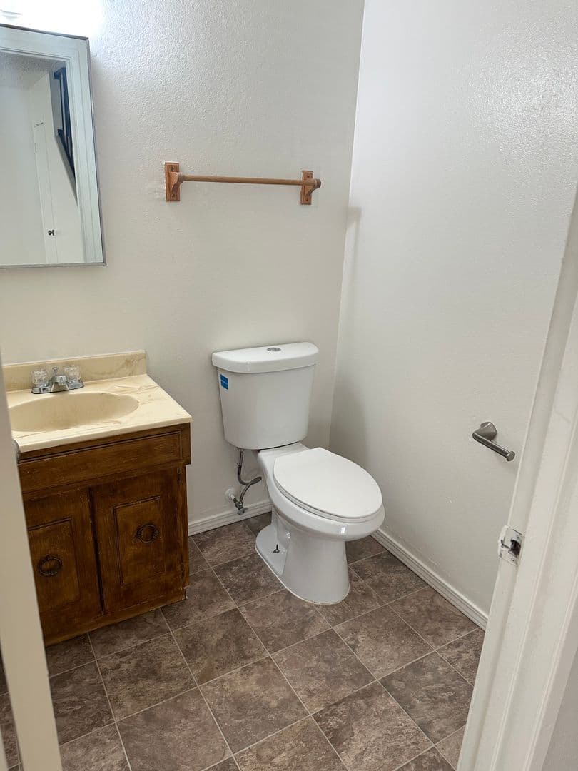 Bakersfield House: 3333 El Encanto Court