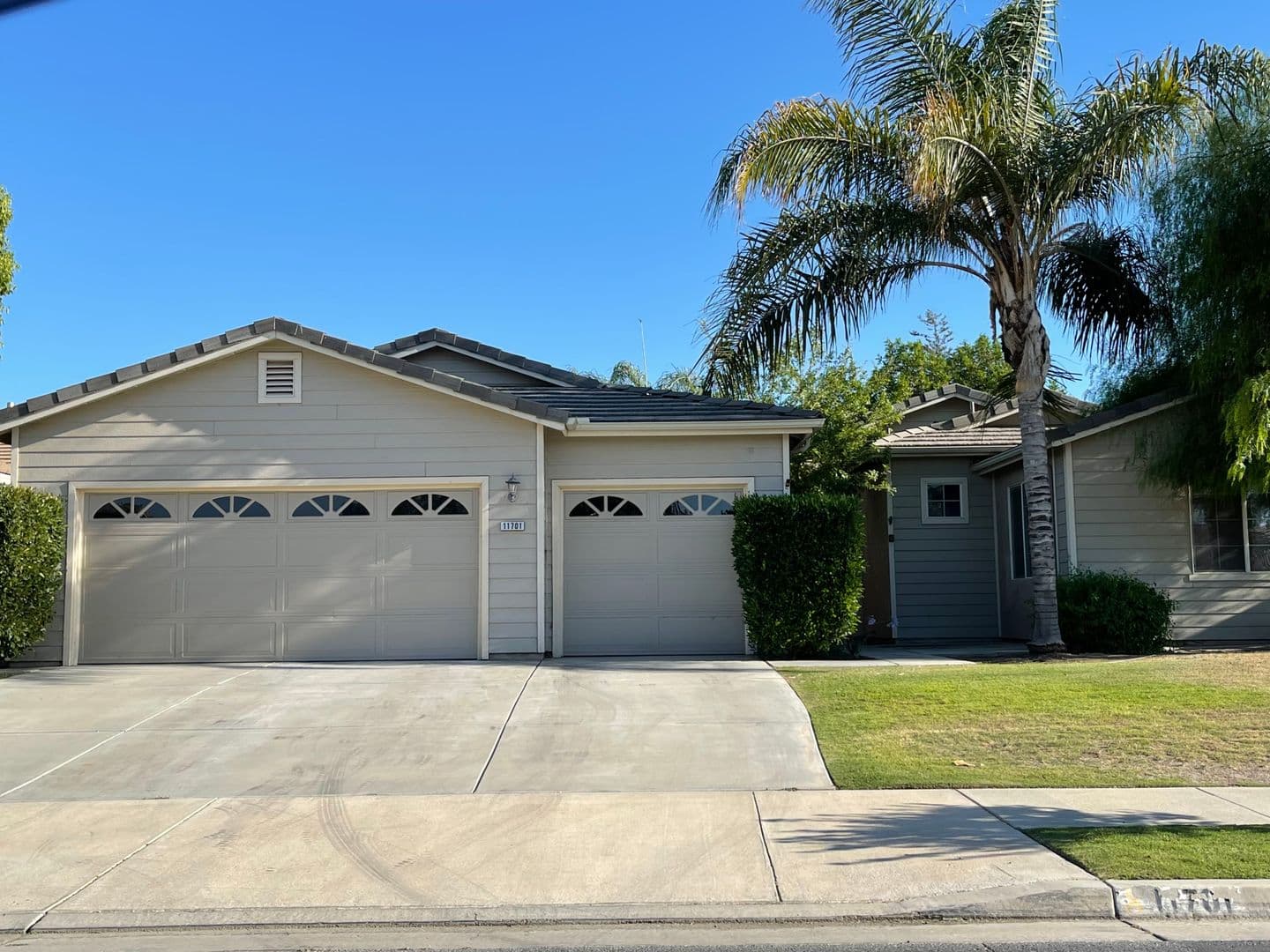 Bakersfield House: 11701 Valley Forge Way