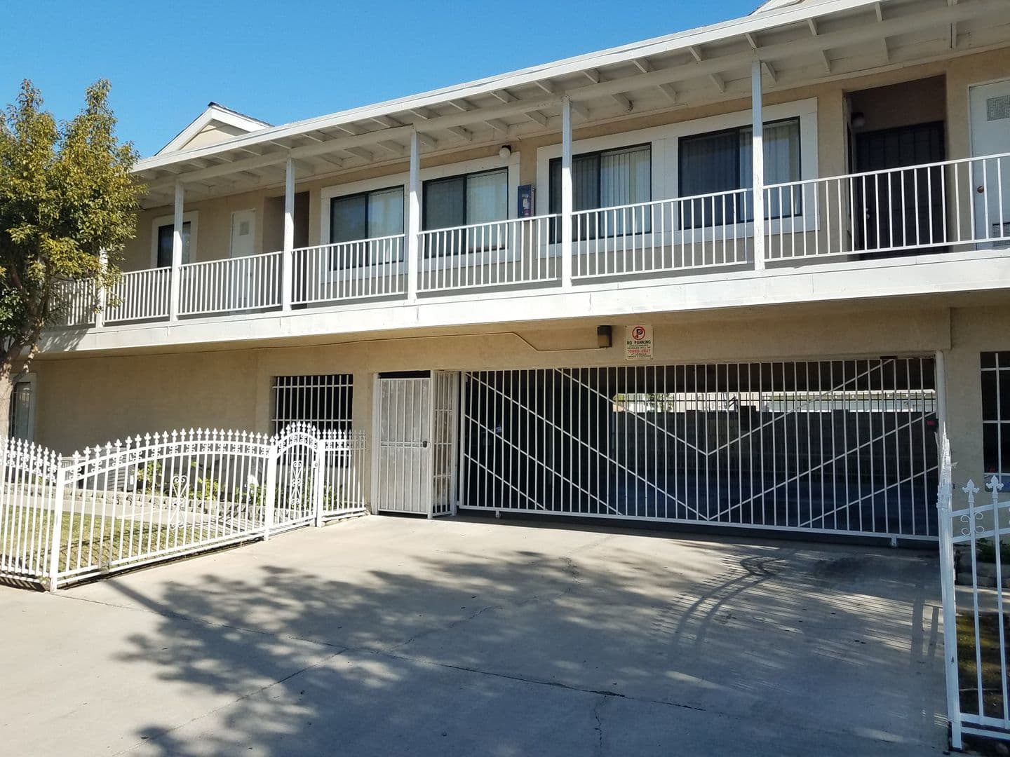 Anaheim Apartment: 301 E. Mills Dr.