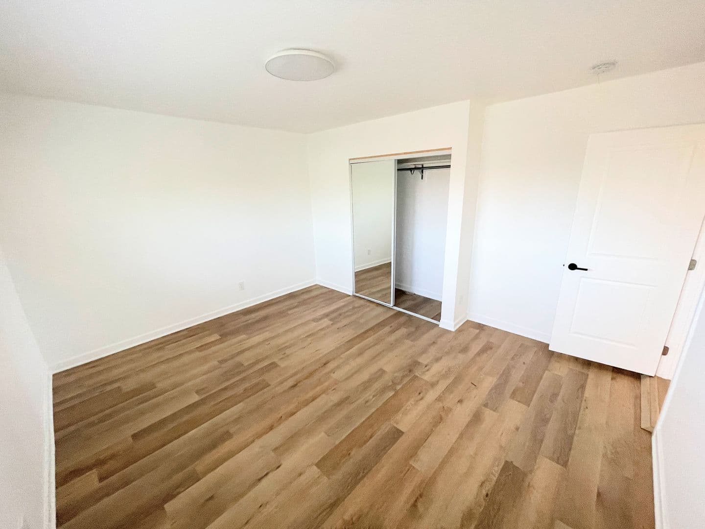 Los Angeles Apartment: 5347 Blackwelder Street