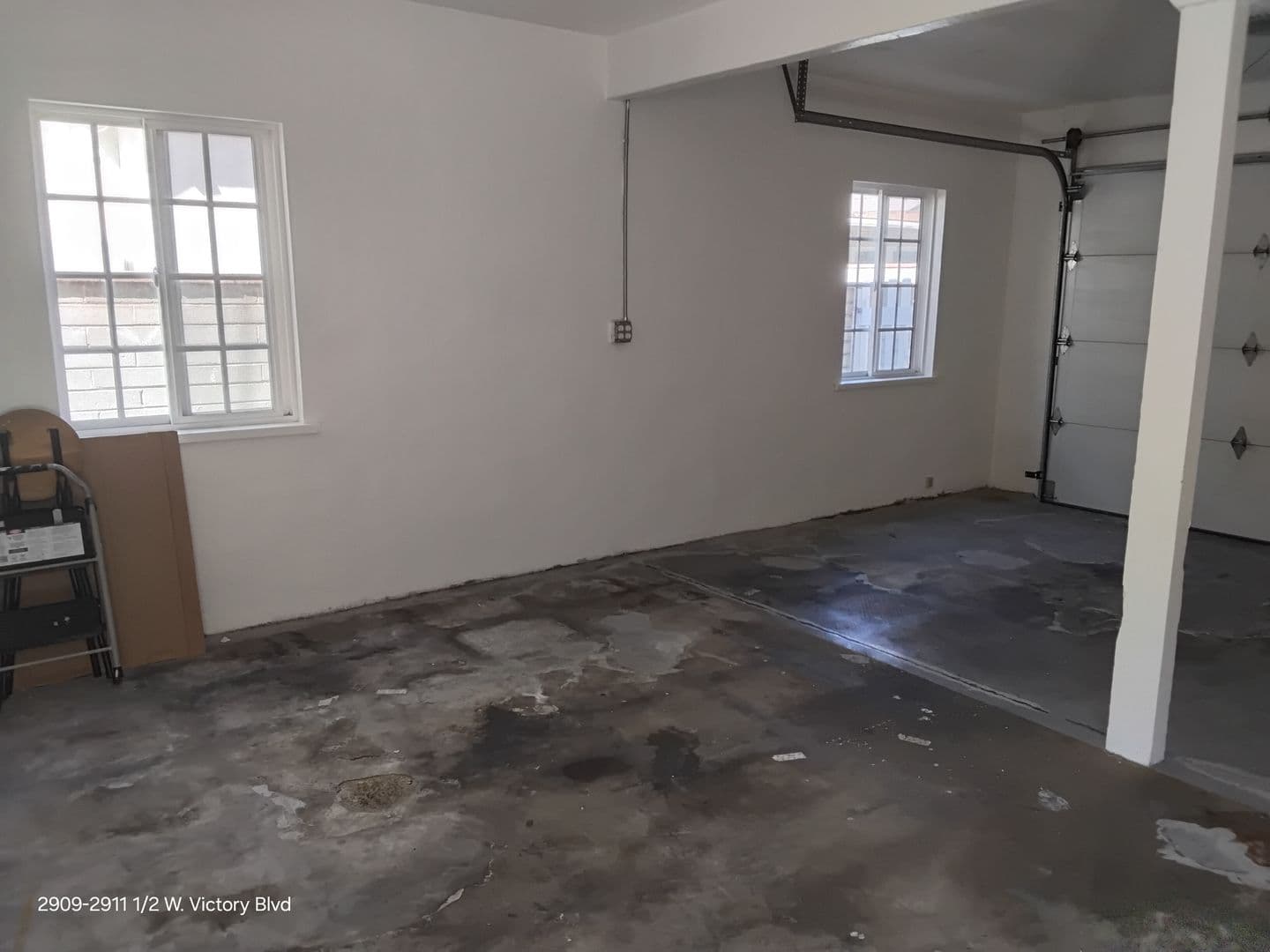 Burbank Apartment: 2909 W. Victory Blvd .
