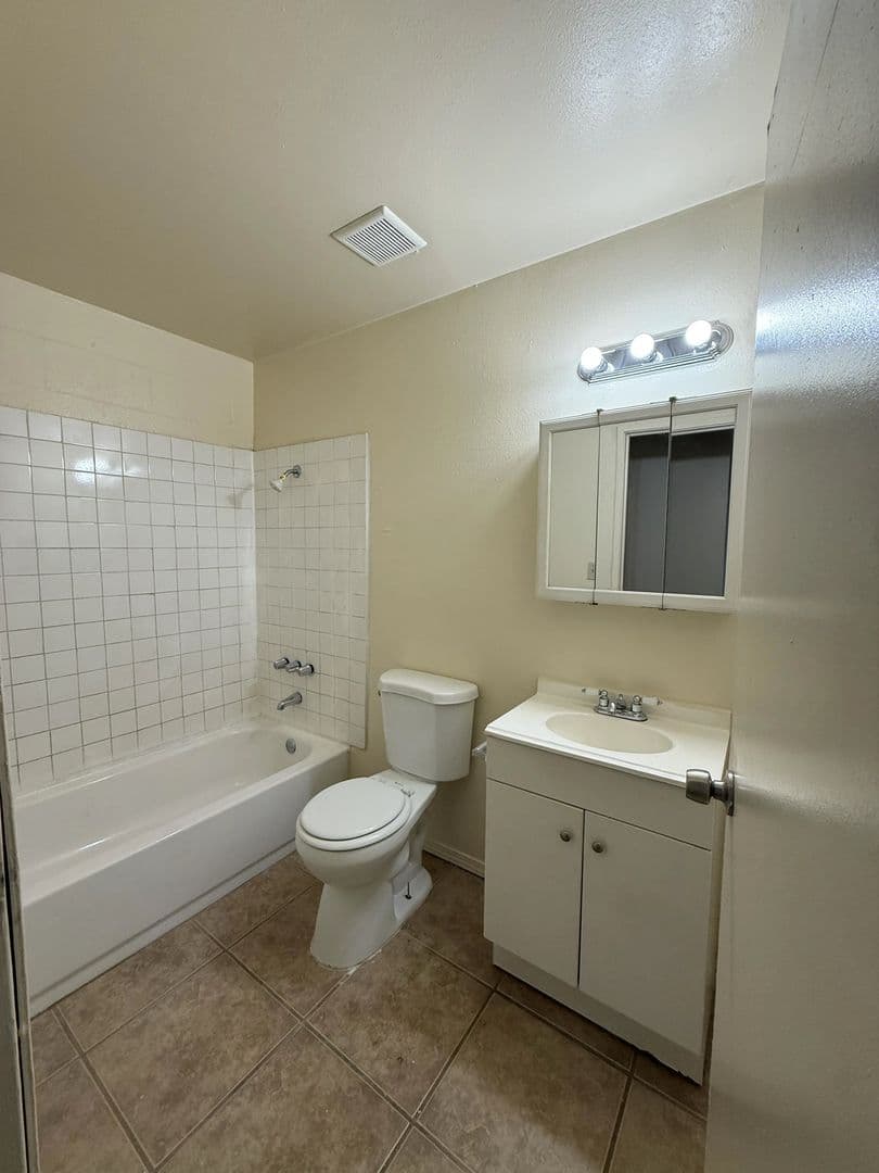 El Centro Apartment: 1681 Villa Ave.