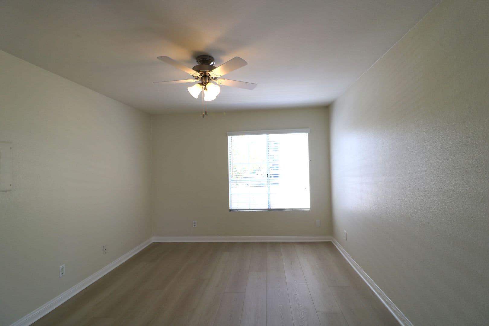 Woodland Hills Condo: 5545 Canoga Ave Unit 106