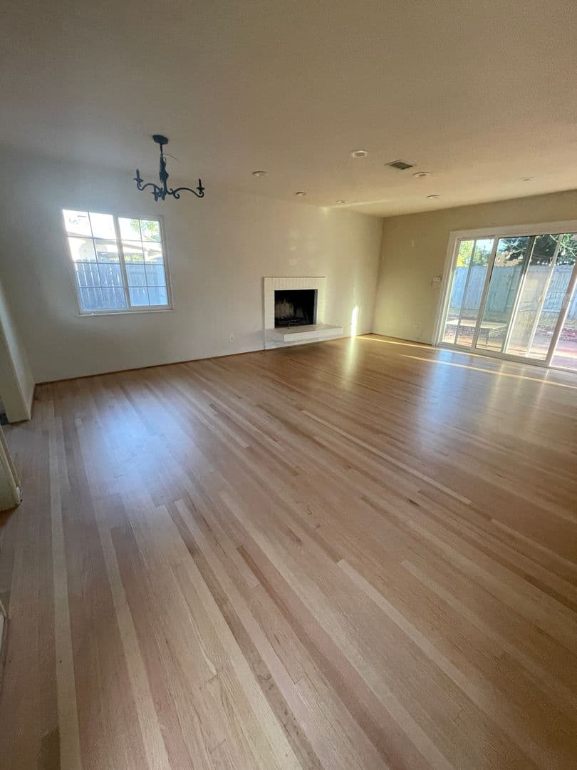 Tustin House: 17592 Fiesta Way