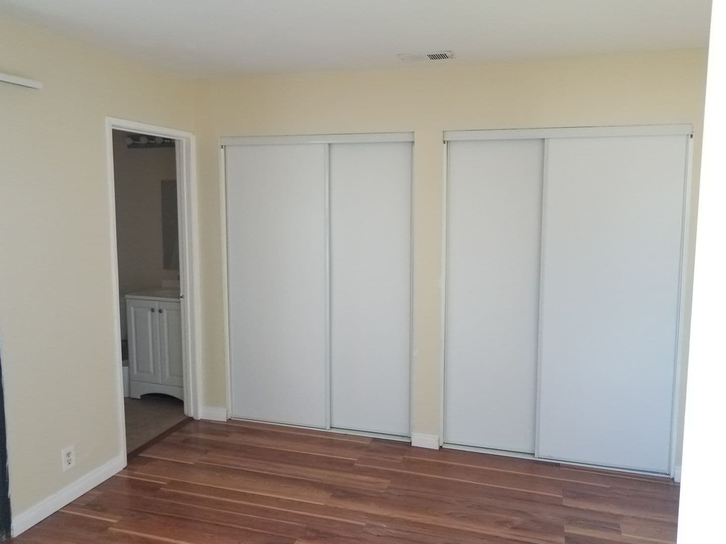 Anaheim Apartment: 301 E. Mills Dr.