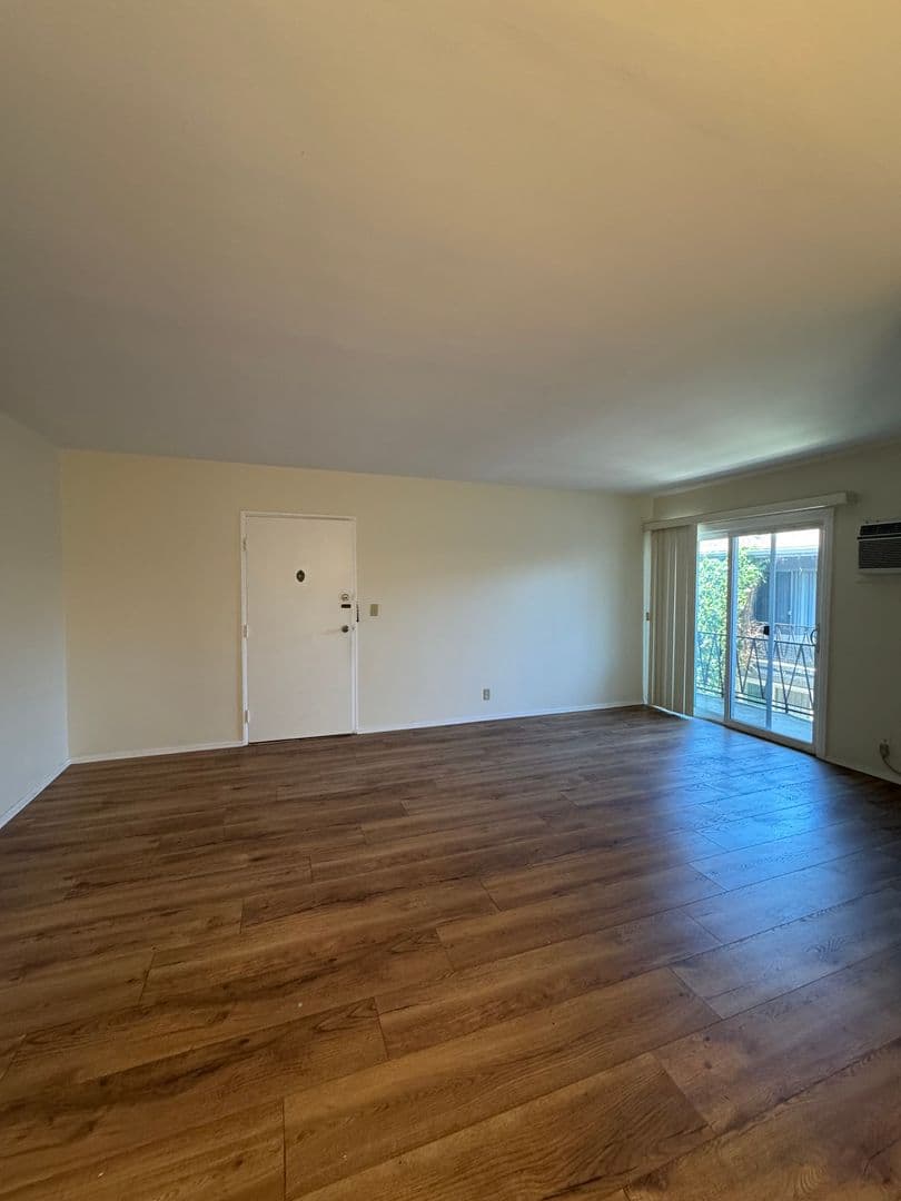 Los Angeles Apartment: 642 N. Hayworth Ave.