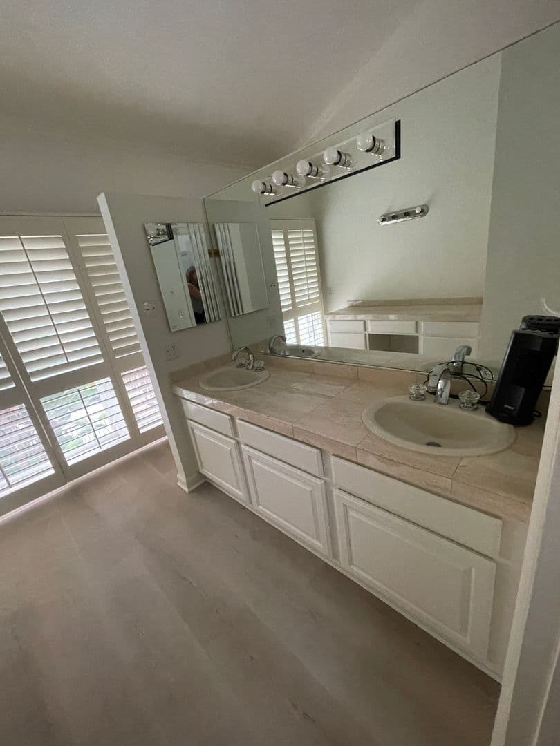 Corona Del Mar Condo: 19 Crest Circle  #19
