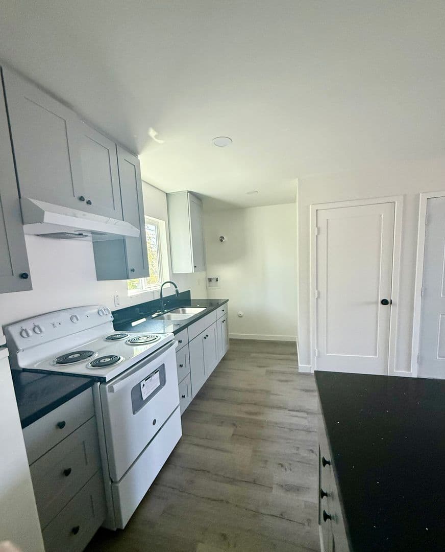 Los Angeles House: 5844 1/2 Denver Ave