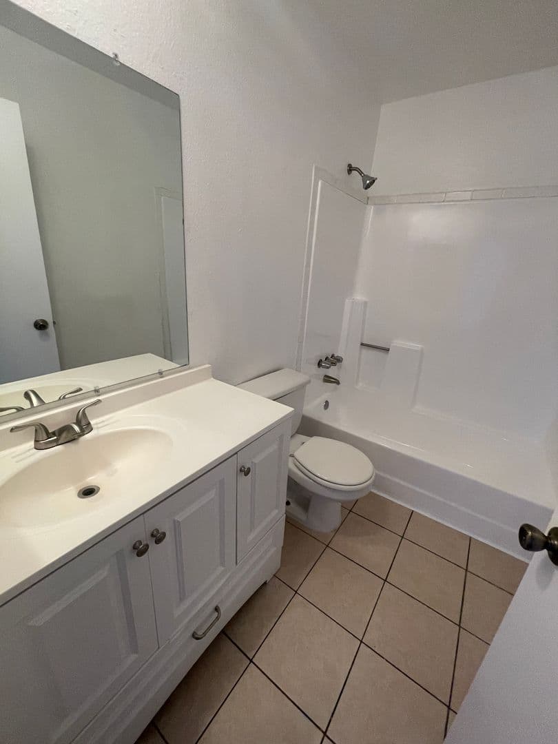 Anaheim Apartment: 301 E. Mills Dr.