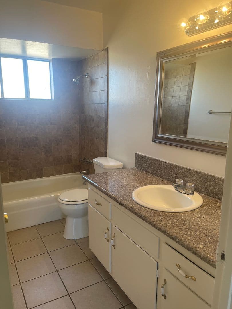 Bakersfield Apartment: 3600 N. Chester Ave.