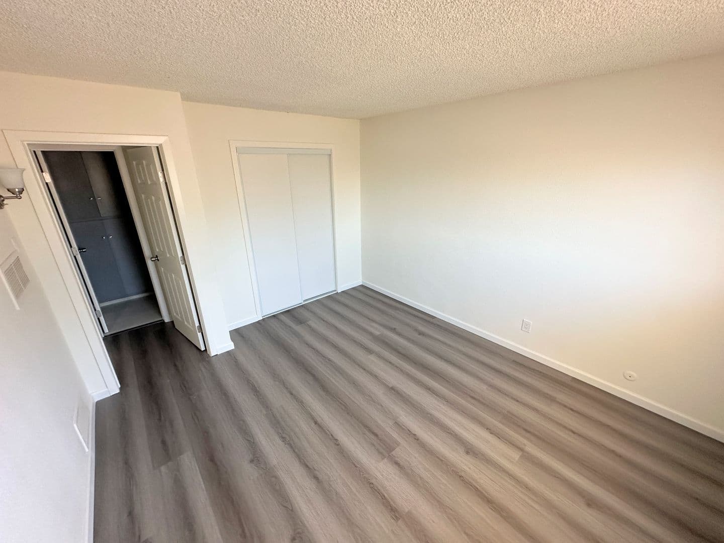 Los Angeles Apartment: 1111 West 94th Street - 7