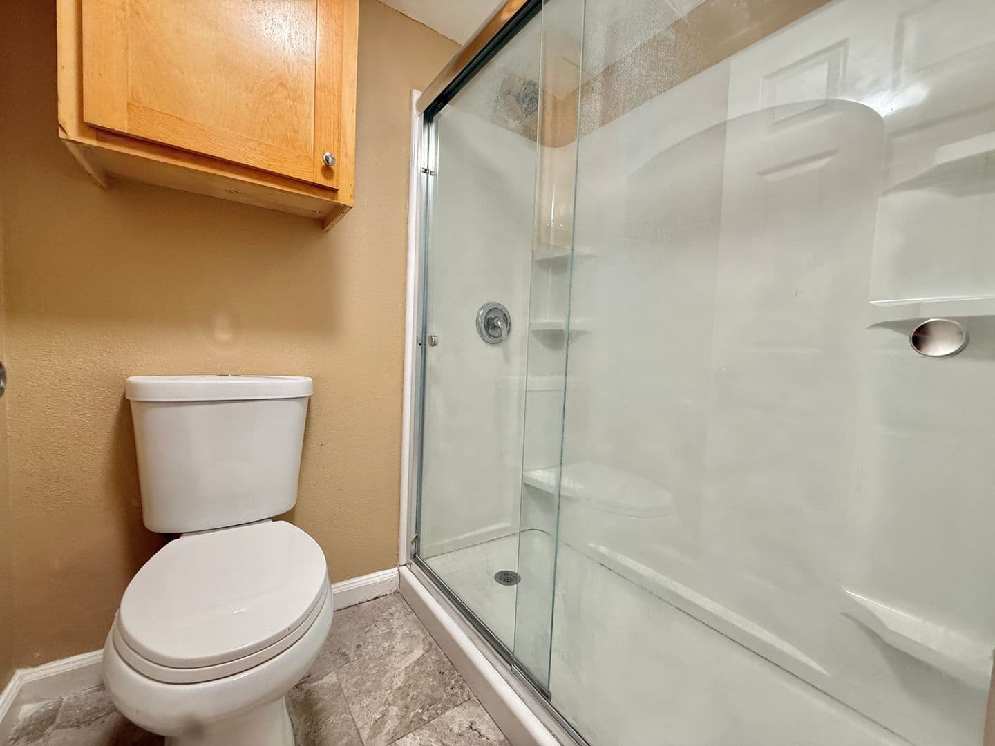 Riverside Apartment: 5748 Tilton Ave.
