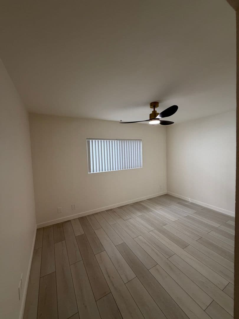 Van Nuys Apartment: 13925 Sherman Way