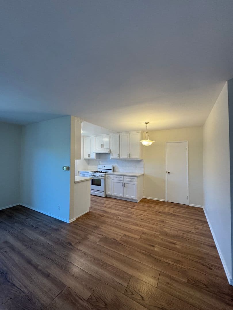 Los Angeles Apartment: 642 N. Hayworth Ave.