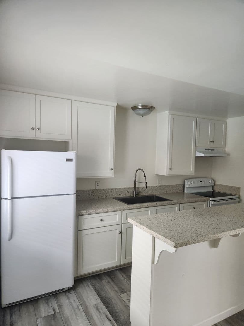 Port Hueneme Apartment: 240 N. 2nd St.