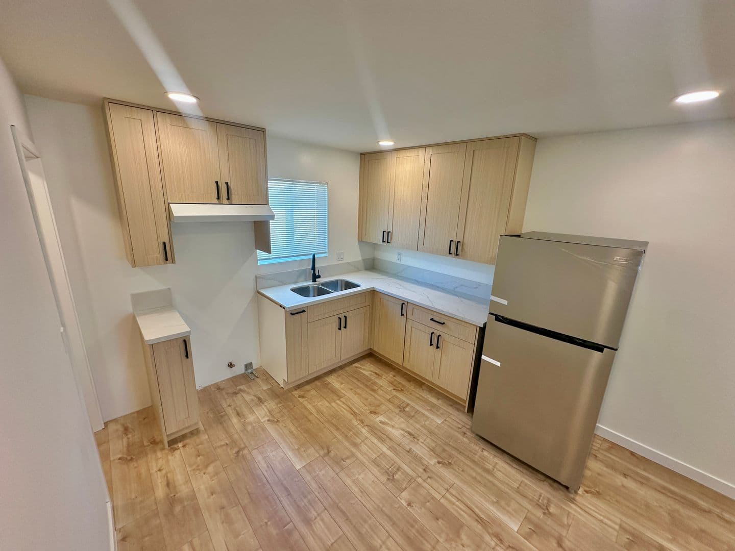 Los Angeles Apartment: 1412 1/2 N Hazard Ave