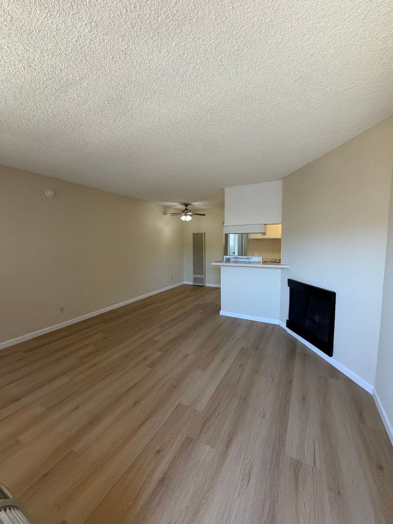 Northridge Apartment: 18520 Prairie St.
