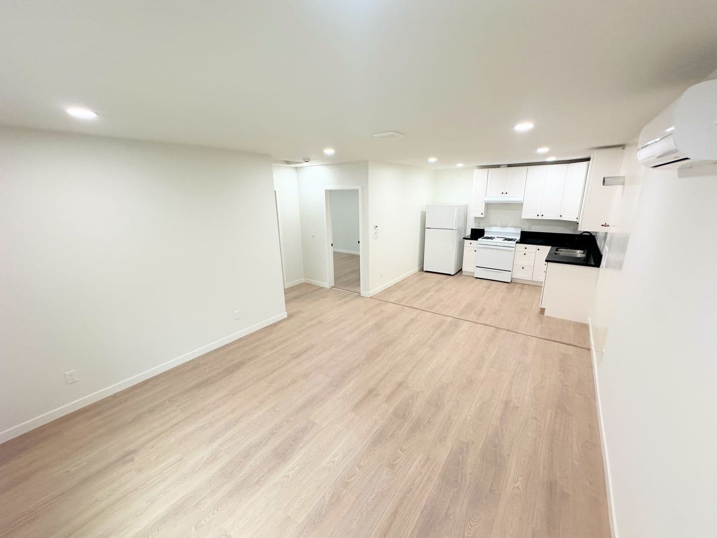 Los Angeles Apartment: 244 1/2 E 97th St - 244 1/2