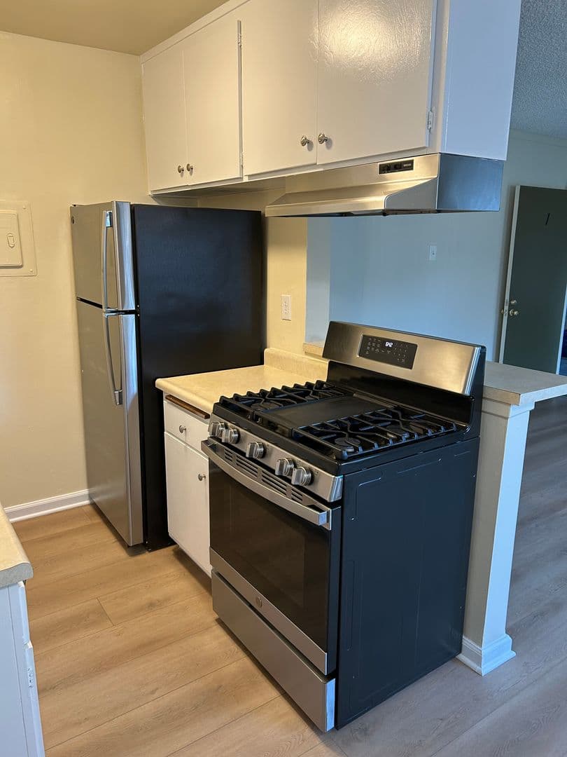 Northridge Apartment: 18550 Prairie St.