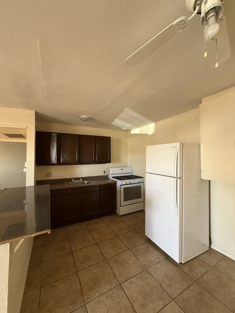 El Centro Apartment: 1681 Villa Ave.