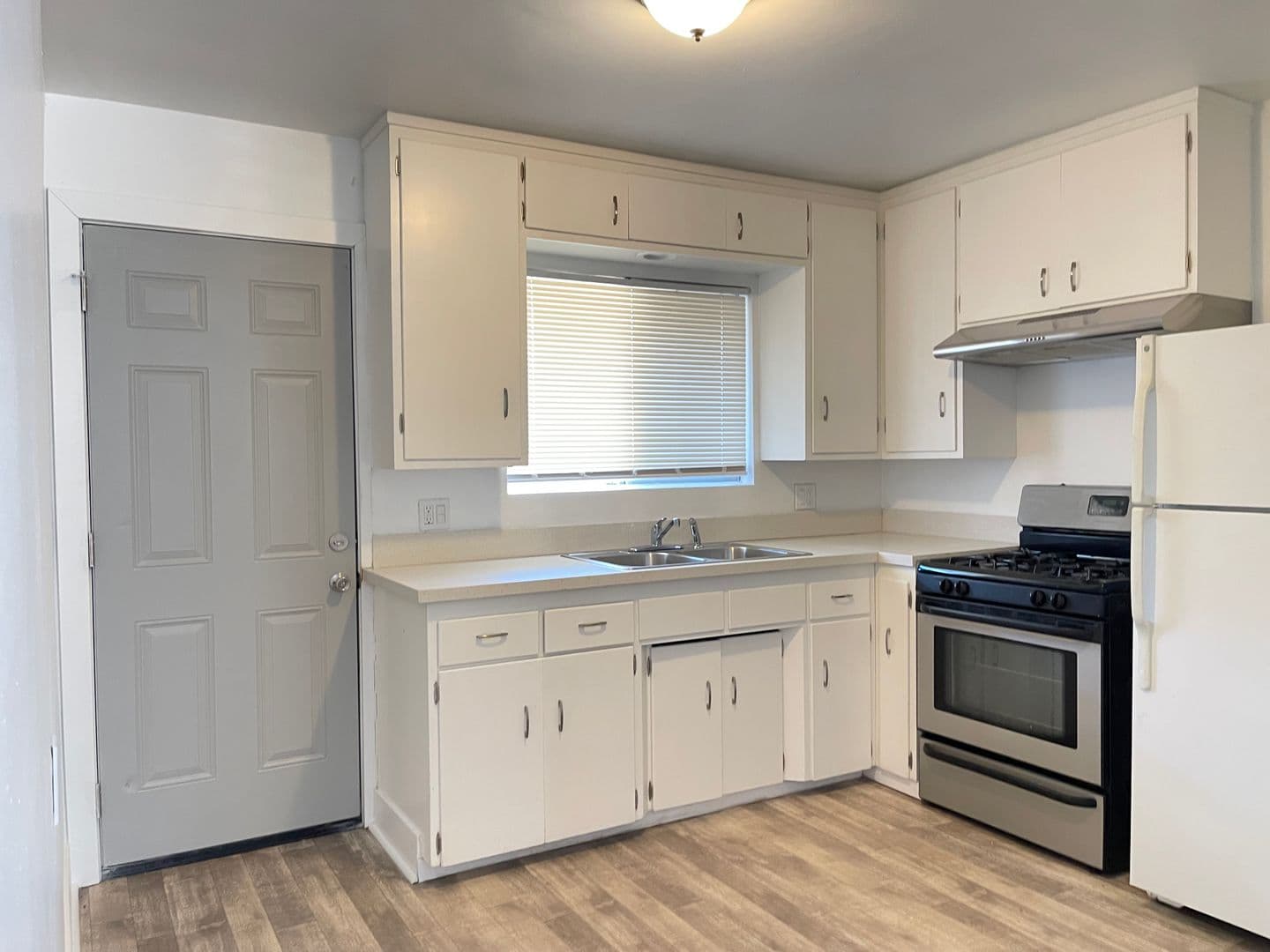 Hemet Apartment: 319 S. Alessandro St.