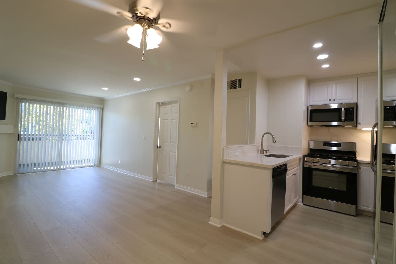 Woodland Hills Condo: 5545 Canoga Ave Unit 106