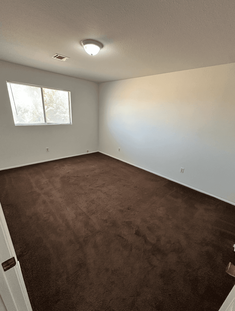 Lancaster Apartment: 43415 20th Street West