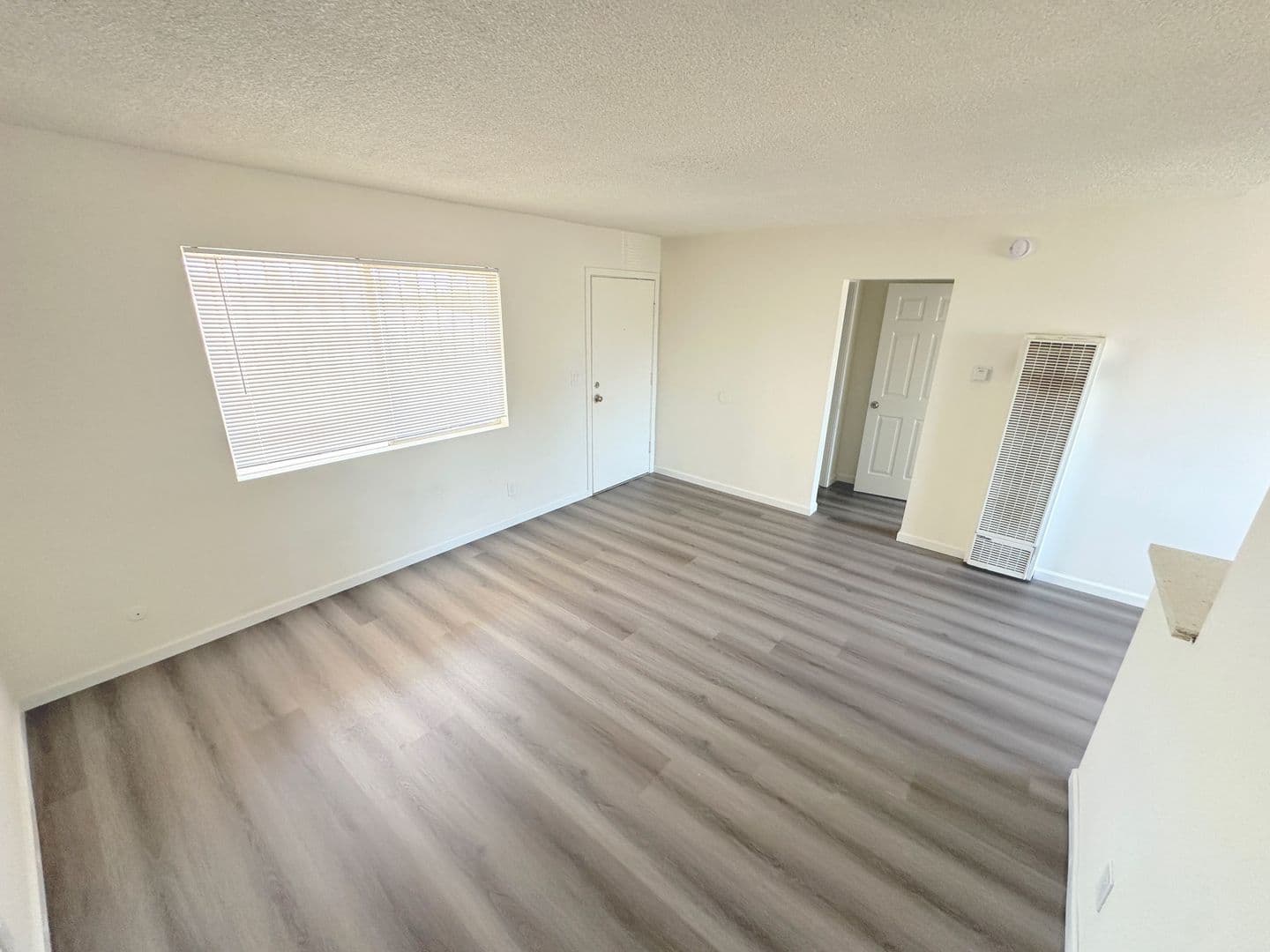 Los Angeles Apartment: 1111 West 94th Street - 7