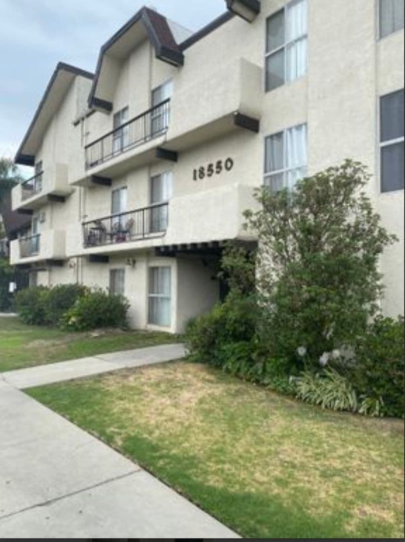 Northridge Apartment: 18550 Prairie St.