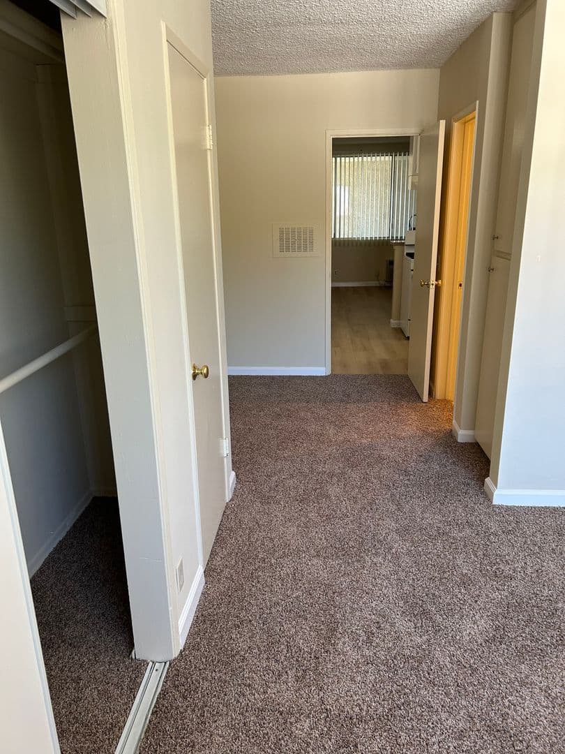 Northridge Apartment: 18550 Prairie St.