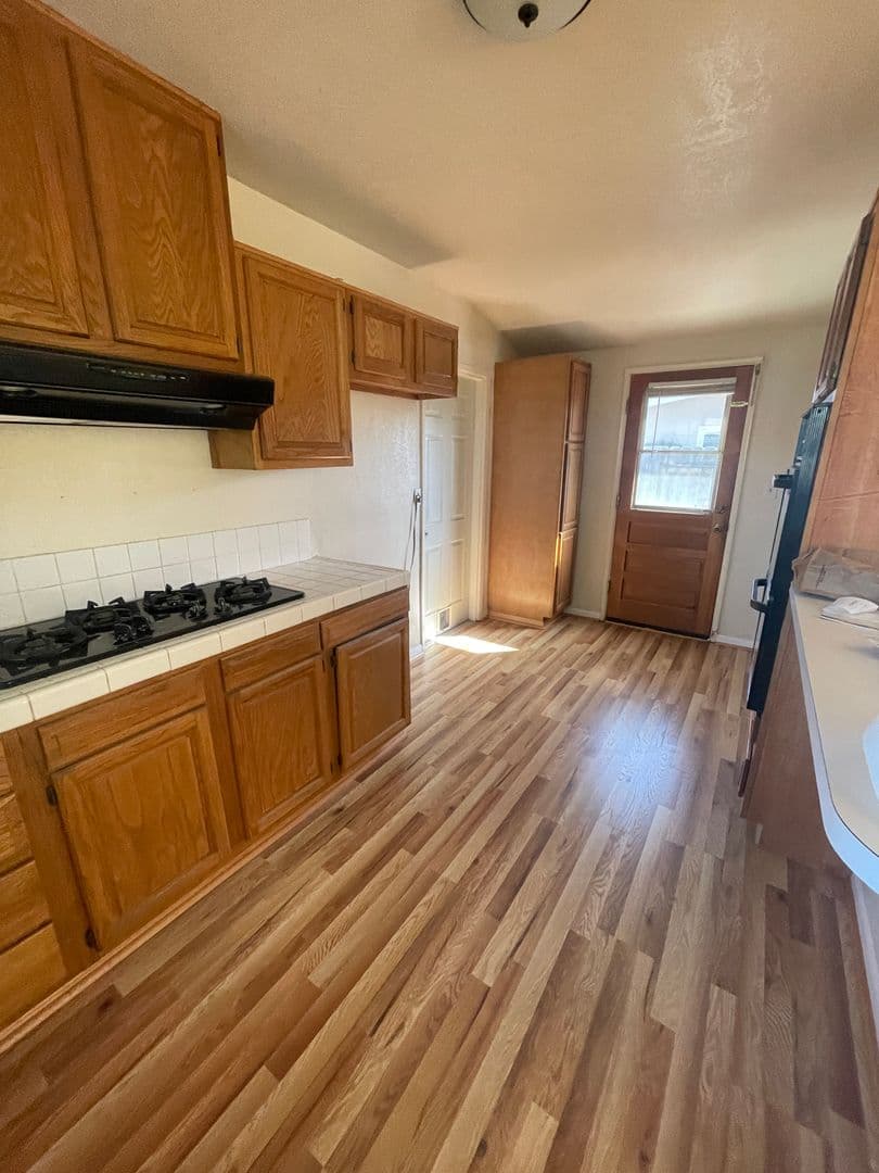 Tustin House: 17592 Fiesta Way
