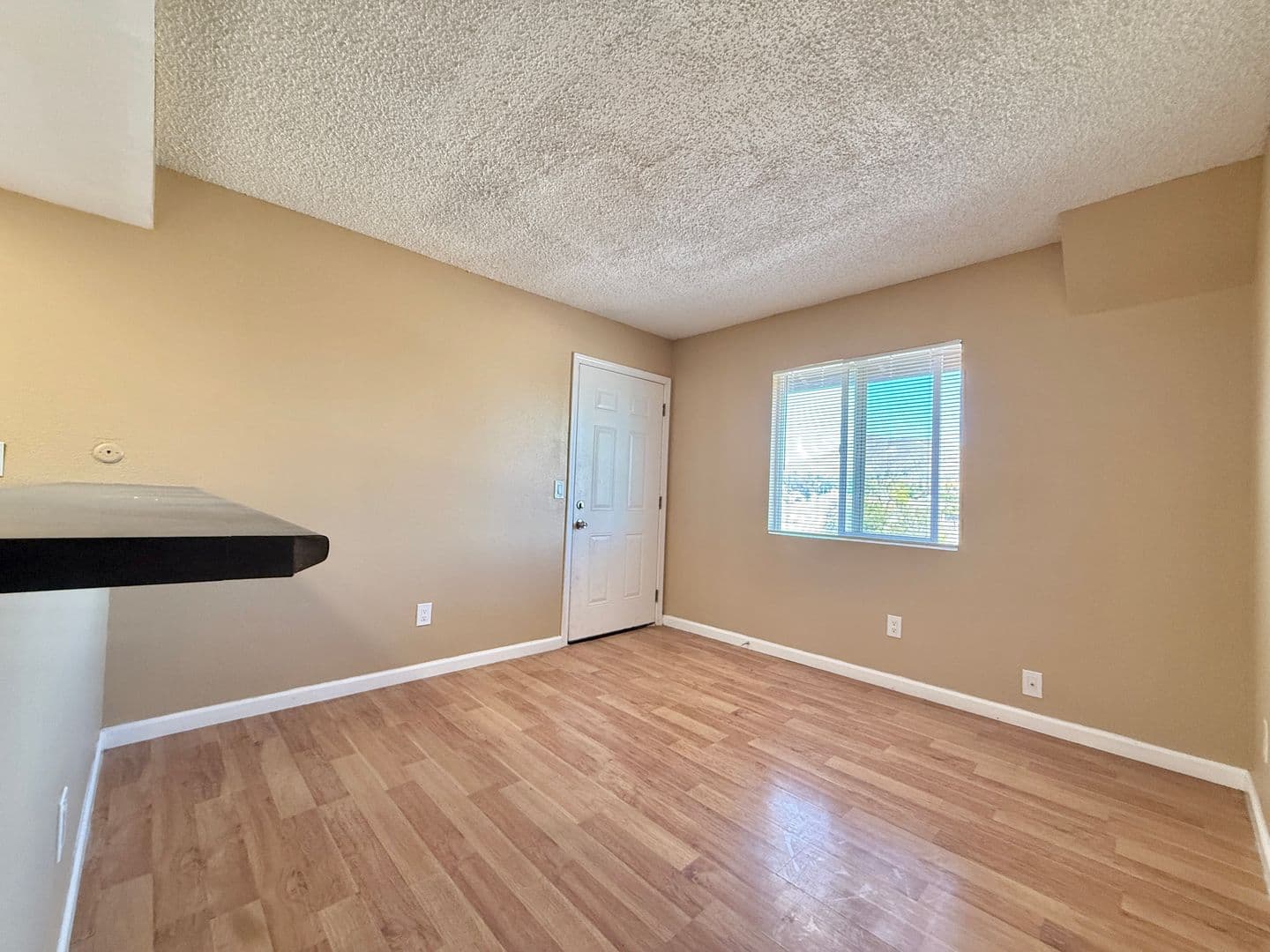 Riverside Apartment: 5748 Tilton Ave.