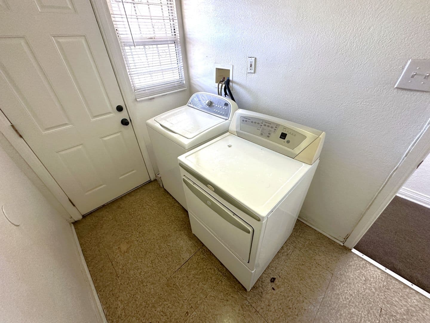 Los Angeles Apartment: 1458-1464 W. 45th St.