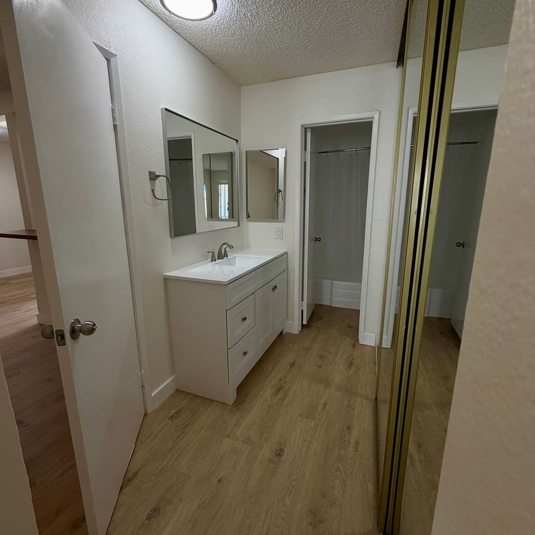 Canoga Park Condo: 21801 Roscoe Blvd. #128