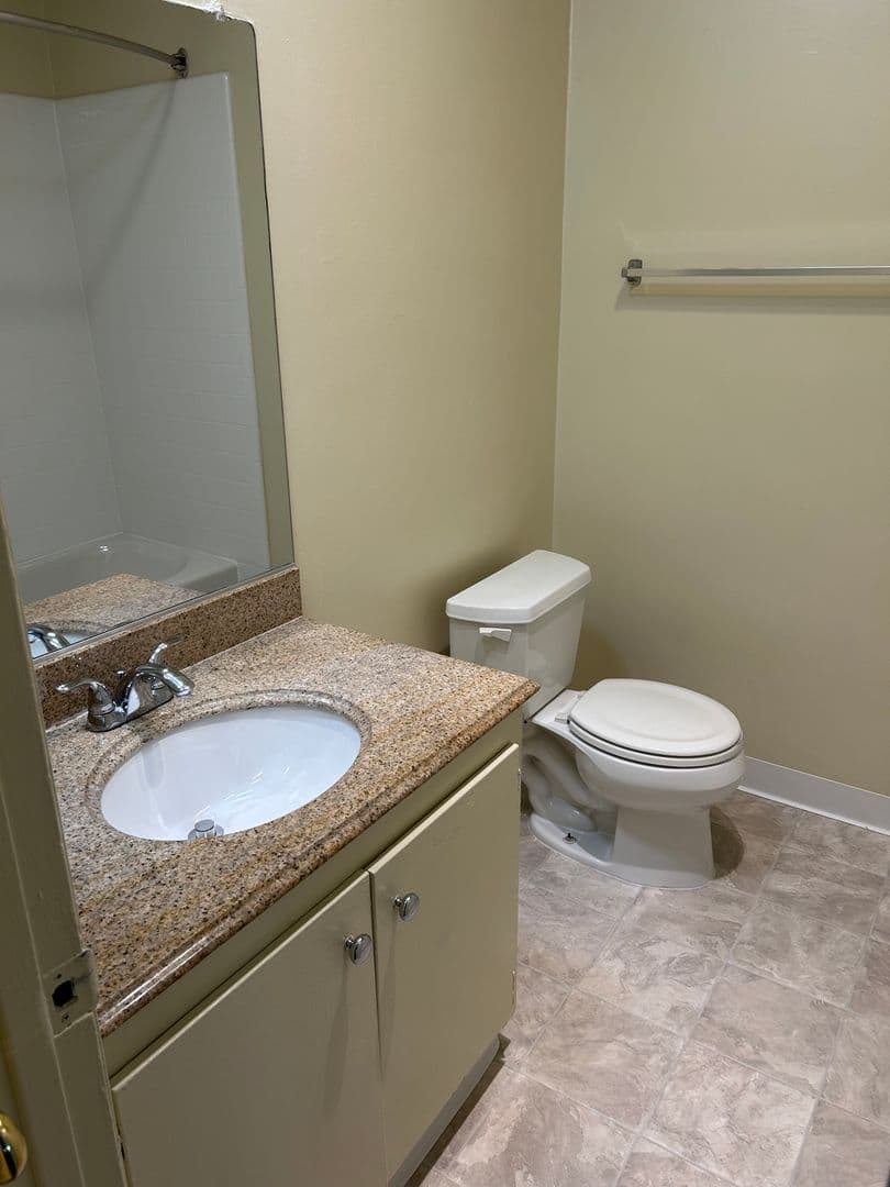 Northridge Apartment: 18550 Prairie St.