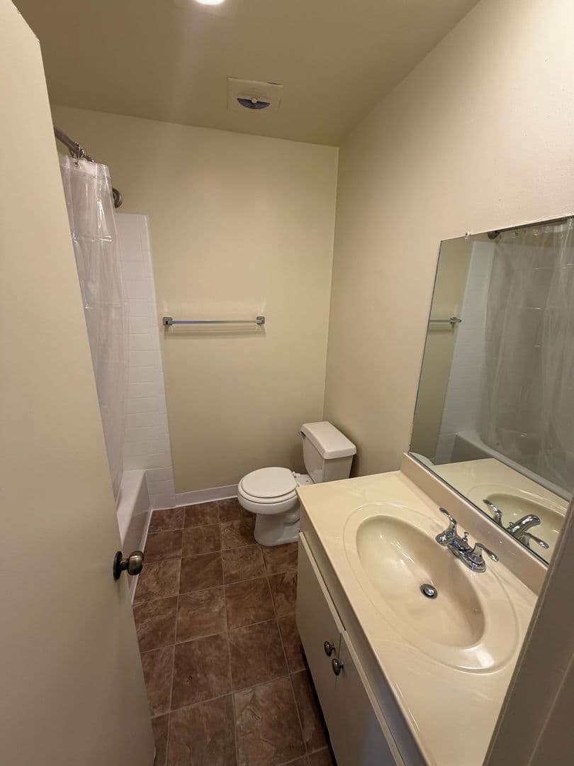 Northridge Apartment: 18520 Prairie St.