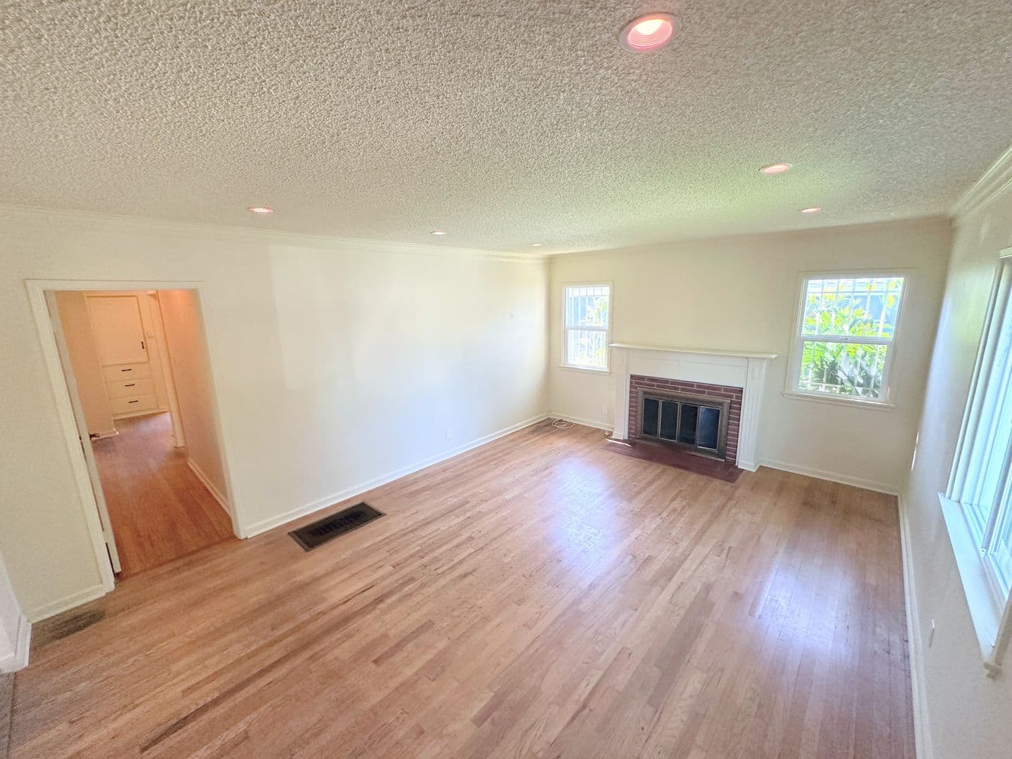 Mar Vista House: 3977 Coolidge Ave