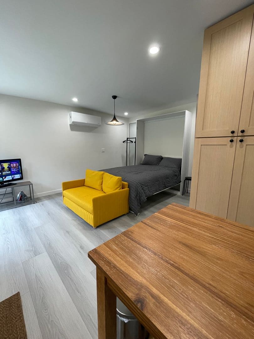 North Hollywood House: 5122 Willowcrest Ave