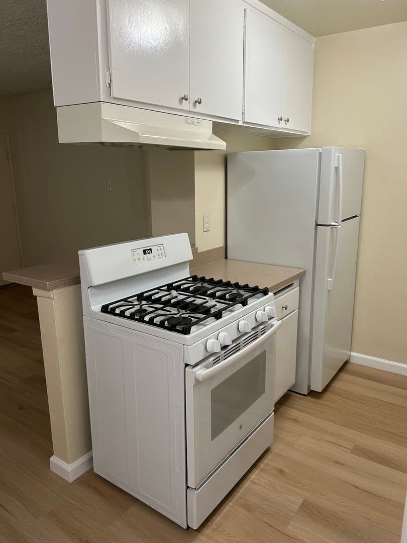 Northridge Apartment: 18550 Prairie St.