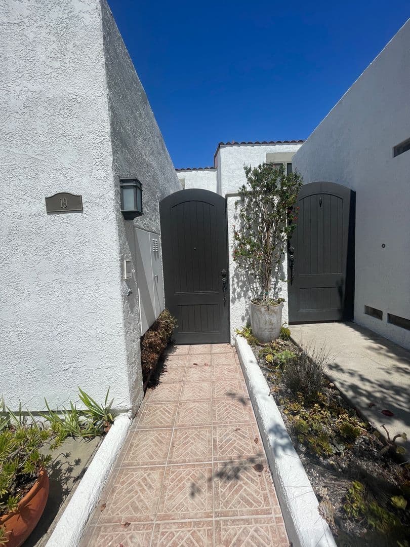 Corona Del Mar Condo: 19 Crest Circle  #19