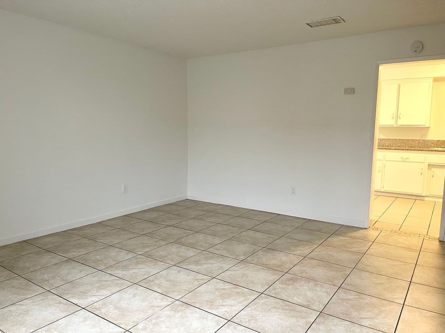 Bakersfield Apartment: 3600 N. Chester Ave.