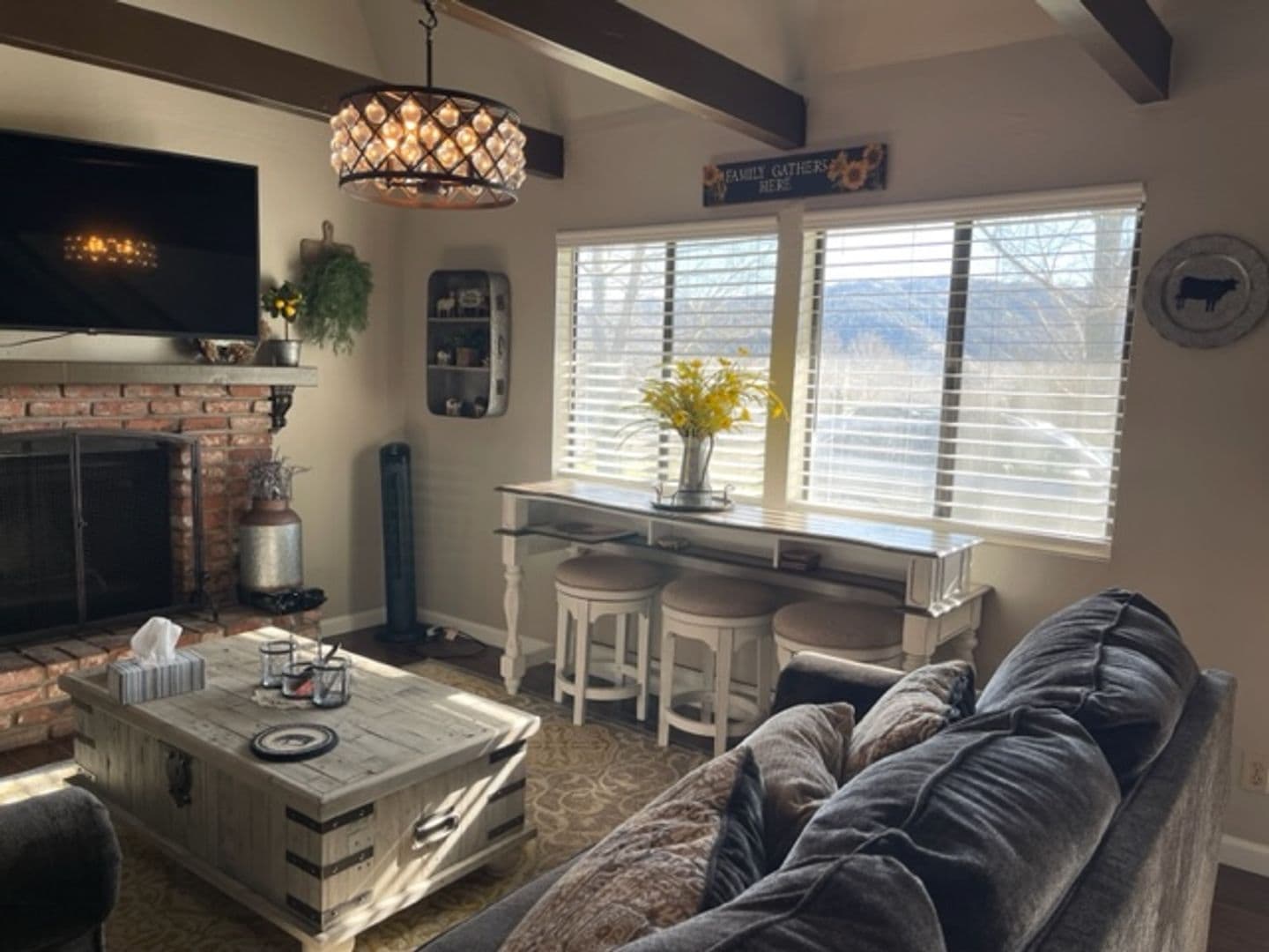 Tehachapi House: 24441 Oak Tree Court