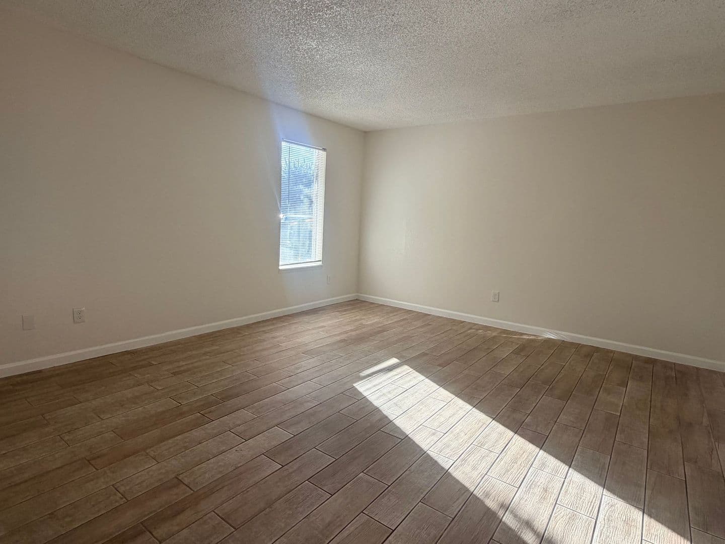 Shafter Apartment: 615 Kern St.